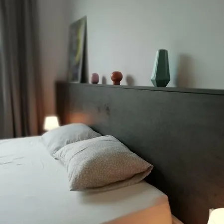 Studio 18 Homestay *